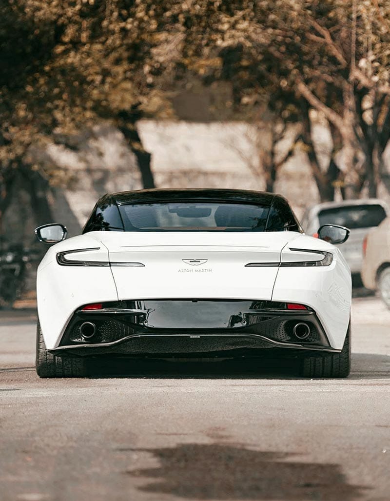 Aston Martin DB11 AMR